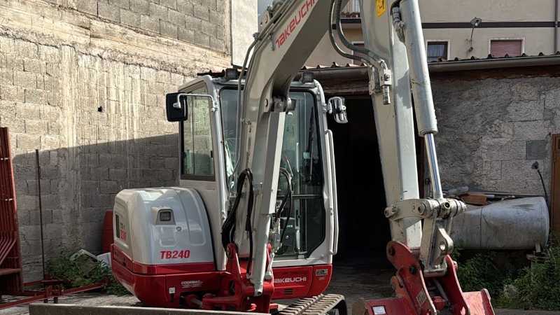 OmecoHub - TAKEUCHI TB240